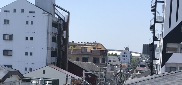 長崎甲状腺クリニック(大阪)の西側 長崎甲状腺クリニック(大阪)の西側